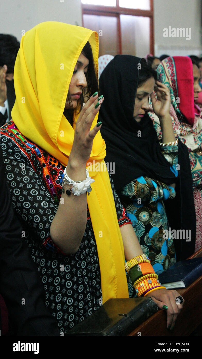 Quetta. 18. April 2014. Pakistanische Christen besuchen einen Karfreitag Service in einer Kirche im Südwesten Pakistans Quetta, 18. April 2014. Bildnachweis: Asad/Xinhua/Alamy Live-Nachrichten Stockfoto