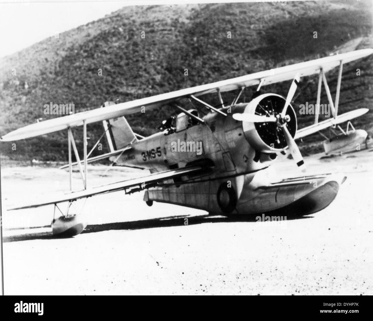 Der Grumman J2F-2A wurde 1940 von VMS-3 auf den Jungferninseln eingesetzt. Die J2F war ein Amphibienflugzeug, das von der US Navy häufig für Aufklärungs- und Transportzwecke eingesetzt wurde, insbesondere für Inselhopping-Operationen während des Zweiten Weltkriegs Stockfoto