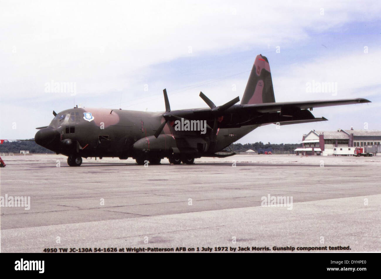 Dieses Foto zeigt die Lockheed JC-130A (54-1626) des 4950. Testflügels auf der Wright-Patterson Air Force Base am 22. Mai 1971. Die Flugzeuge, die für verschiedene Test- und Evaluierungsmissionen eingesetzt wurden, spielten eine entscheidende Rolle bei den Lufttransportkapazitäten der US Air Force. Stockfoto
