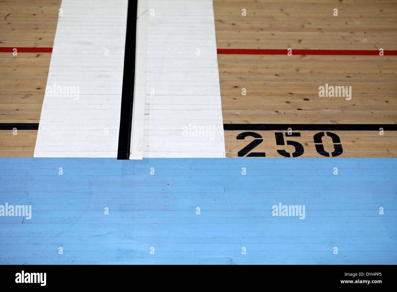 Lee Valley VeloPark, London, UK. 18. April 2014. SCCU Karfreitag treffen die Ziellinie Credit: Neville Stile/Alamy Live News Stockfoto