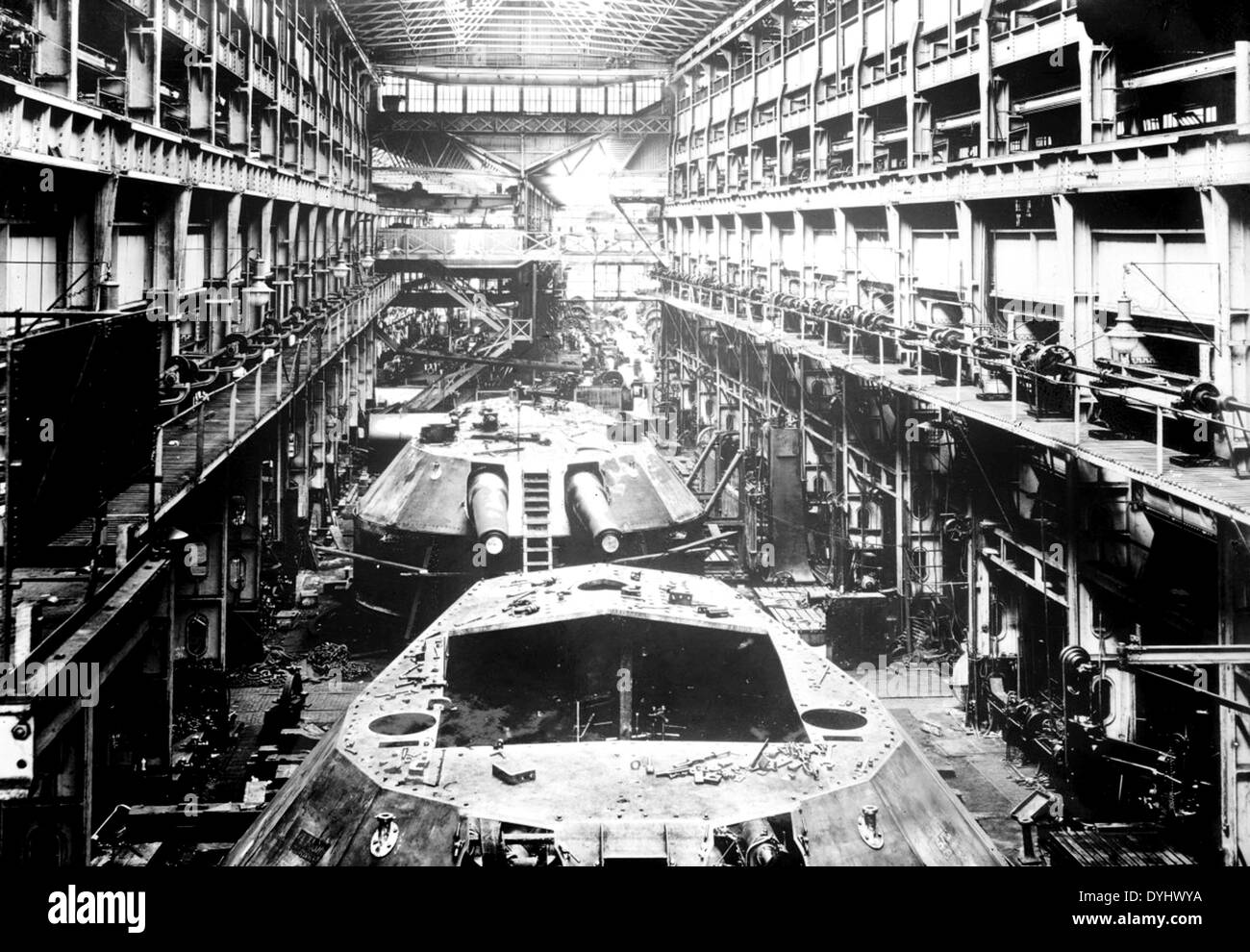 ARMSTRONG WHITWORTH Marinegeschütz Produktionslinie in ihrer Fabrik in Elswick, Newcastle Upon Tyne, England um 1915. Stockfoto