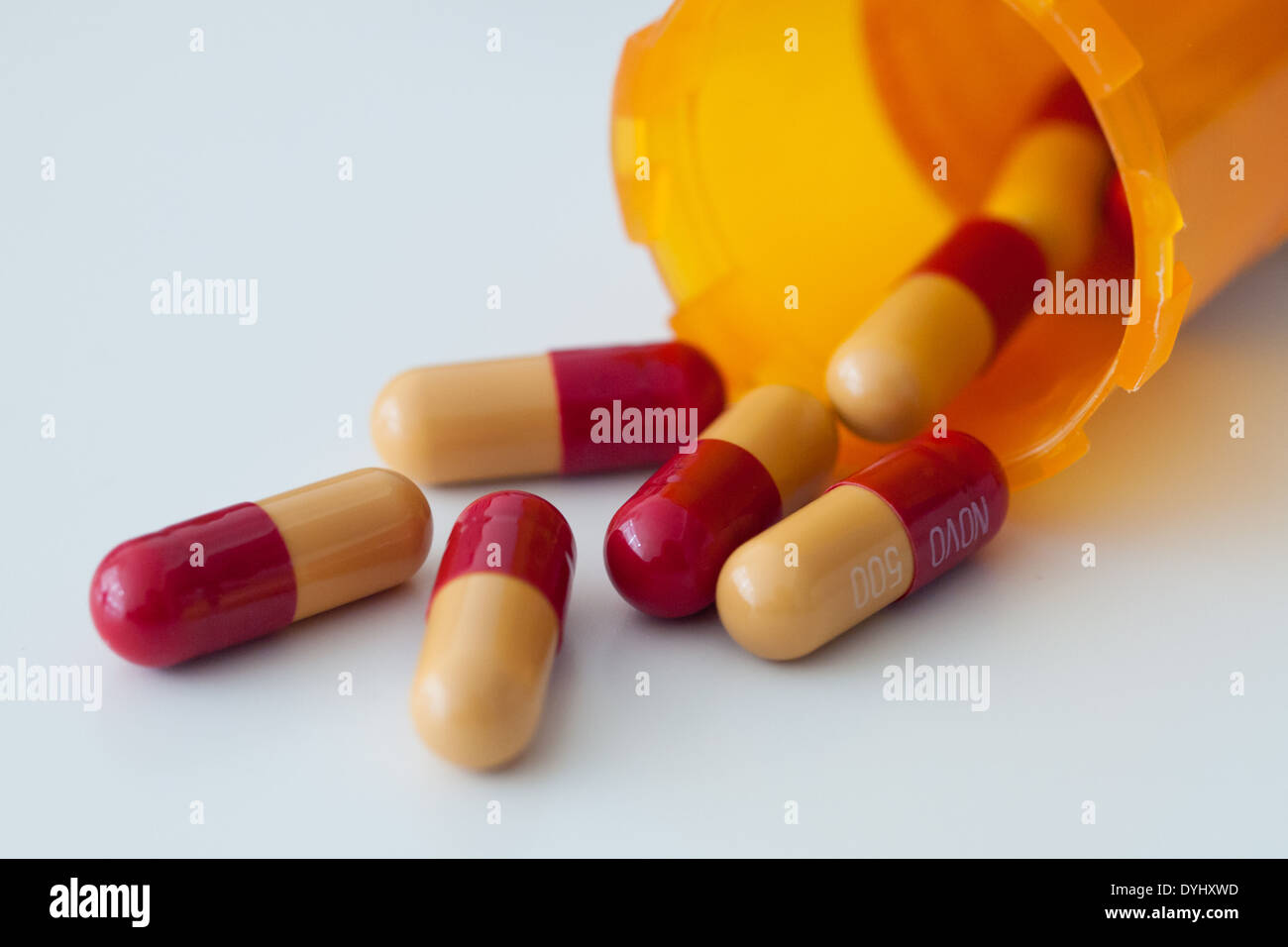 Amoxicillin 500mg-Kapseln, ein häufig verschriebene Antibiotikum zur Behandlung bakterieller Infektionen. Stockfoto
