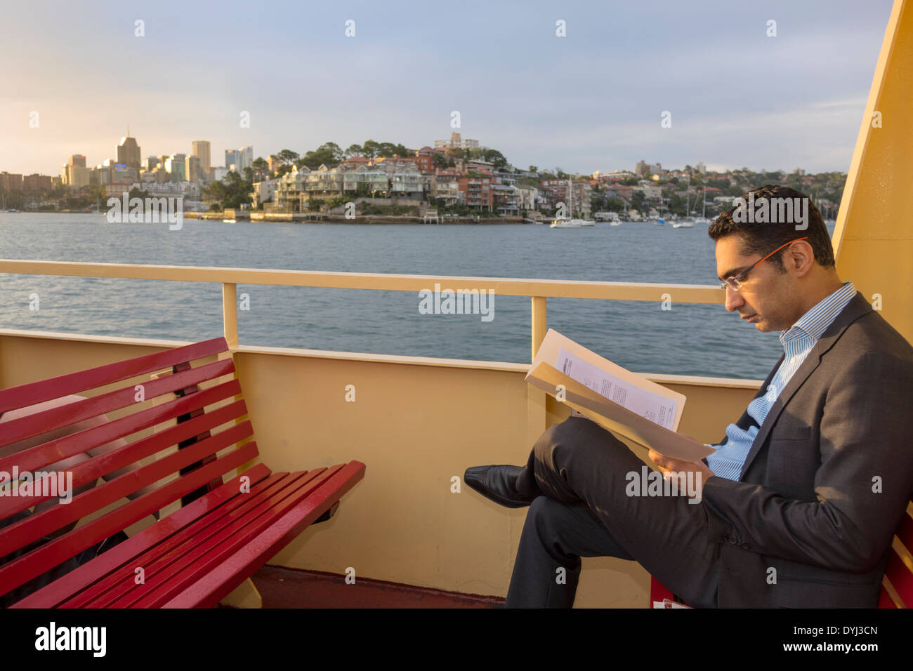 Sydney Australien, Sydney Harbour, Hafen, Parramatta River, Mosmoon Bay, F2, Fähre, Mann Männer männlich, Mann aus Asien Männer männlich, Passagiere Fahrer, fahren ho Stockfoto