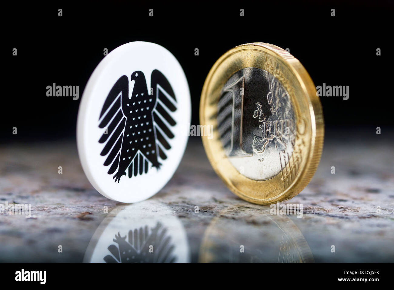 Ein-Euro-Münze Und Bundesadler, Diätenerhöhung Stockfoto