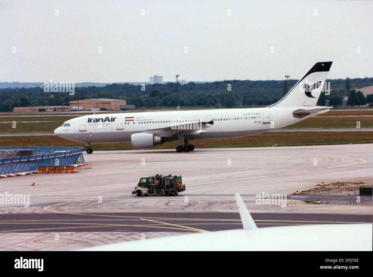 Der Airbus A300B4-605R, registriert EP-IBA bei Iran Air, ist ein Großraumflugzeug, das von Fluggesellschaften weltweit eingesetzt wird. Die A300 war der weltweit erste zweimotorige Breitkörperjet und revolutionierte den Fernflug. Die Flotte von Iran Air umfasste dieses Flugzeug für internationale Flüge und spielte eine wichtige Rolle in der kommerziellen Luftfahrt. Stockfoto