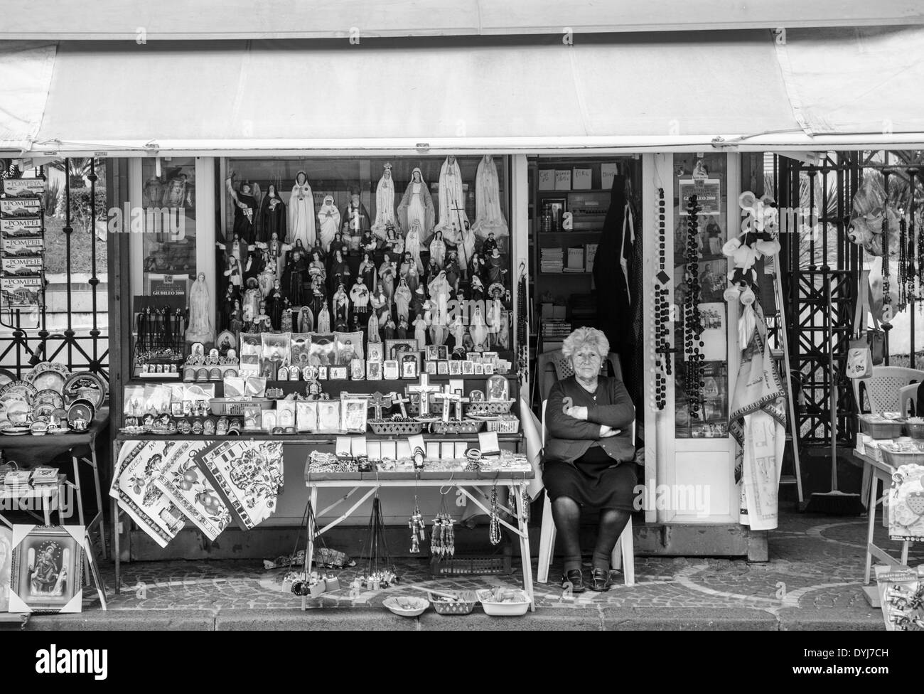 Italienerin auf Souvenir-stall Stockfoto