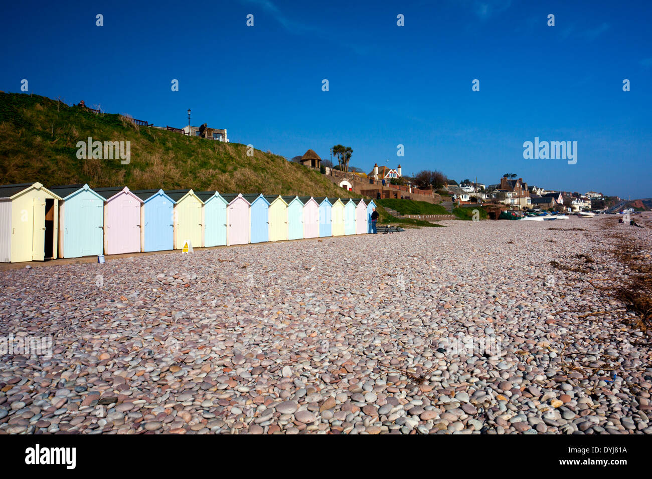 Farbenfrohe Strandhütten bei Budleigh Salterton, Devon, England, UK Stockfoto