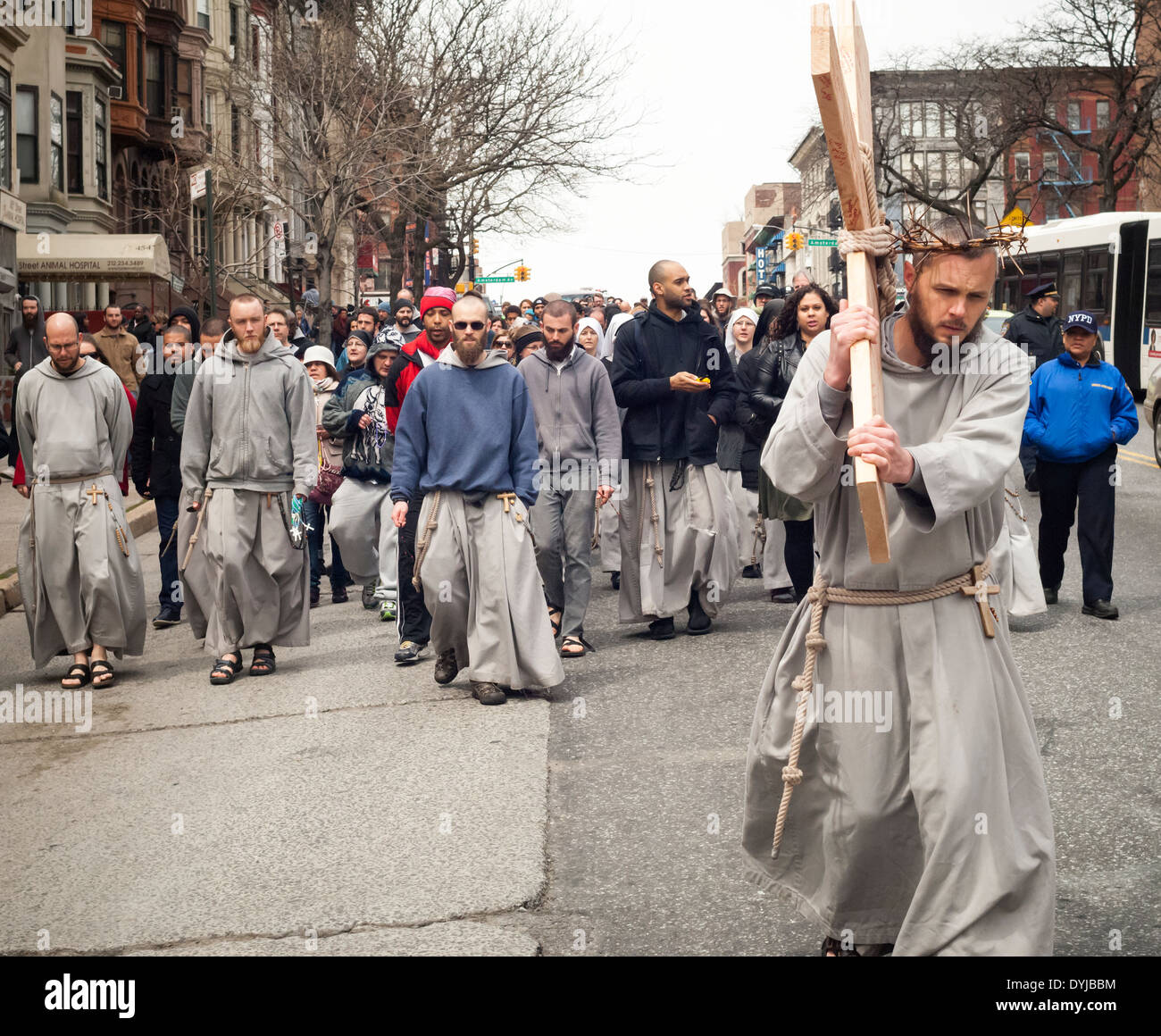 Franziskaner der Erneuerung jährlichen Weg des Kreuzes Zeuge Walk am