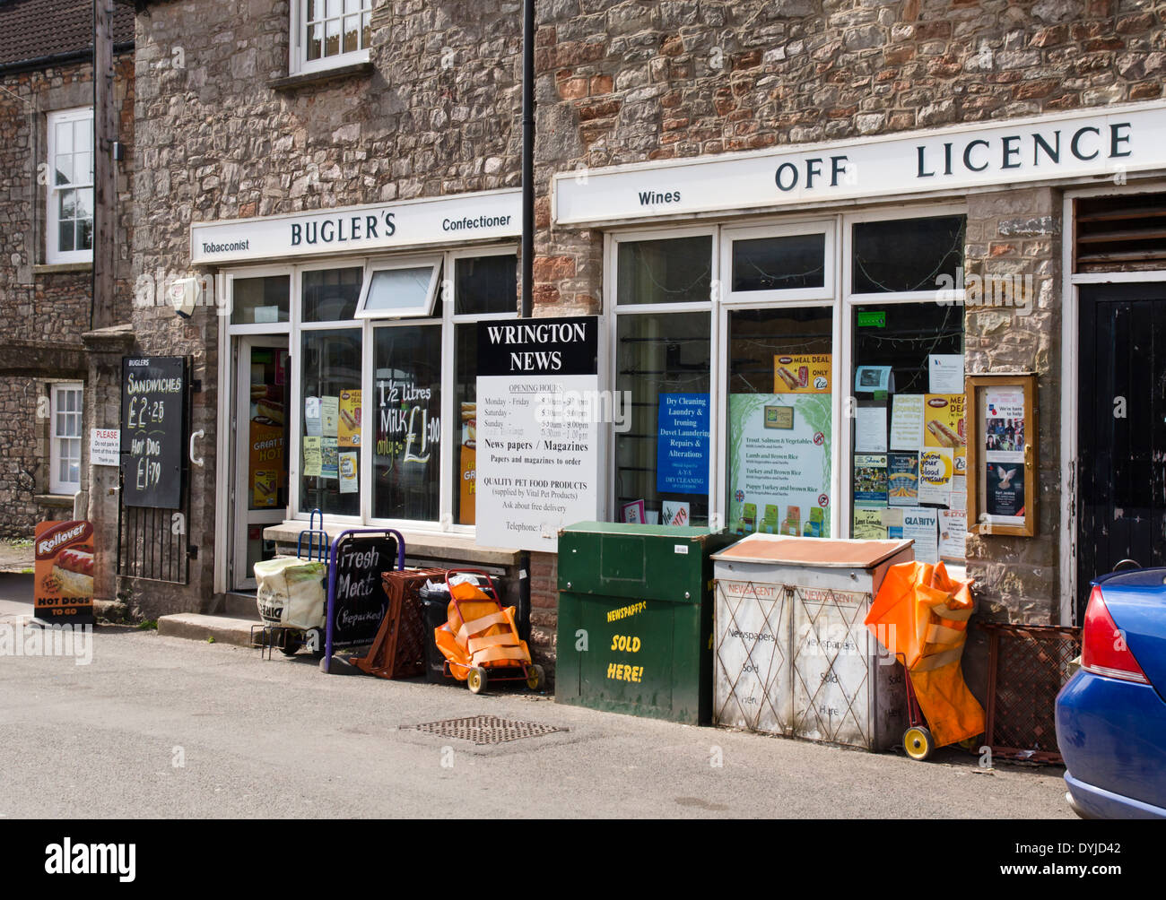 Wrington Dorf in Somerset England UK Trompeter Shop und Off-Licence Stockfoto
