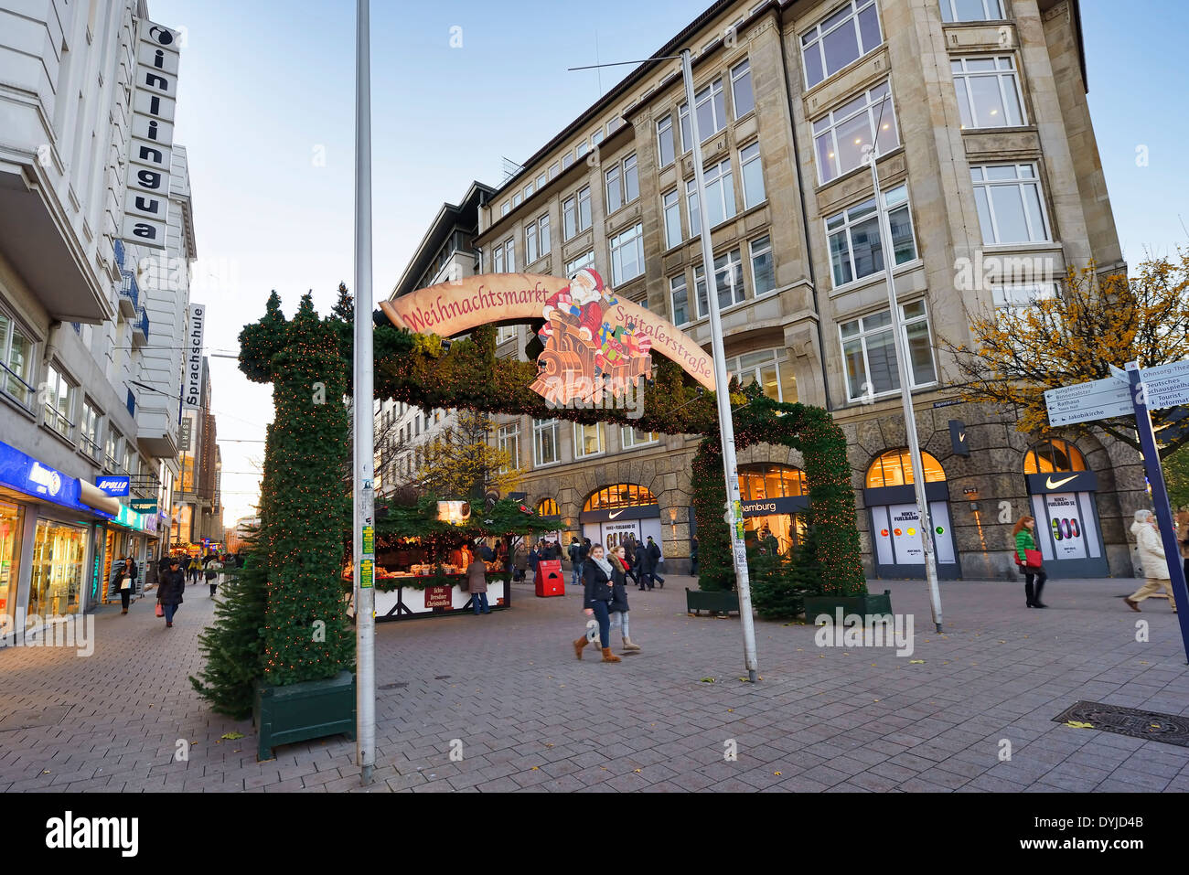 Weihnachtsmarkt in der Spitalerstraße von Hamburg, Deutschland, Europa Stockfoto
