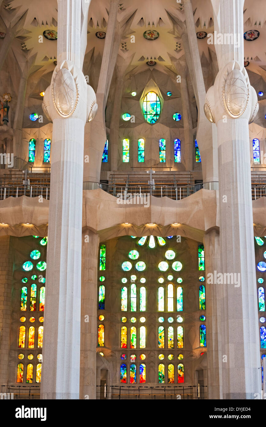 Barcelona Spanien Sagrada Familia Decke, Fenster, Spalten Stockfoto