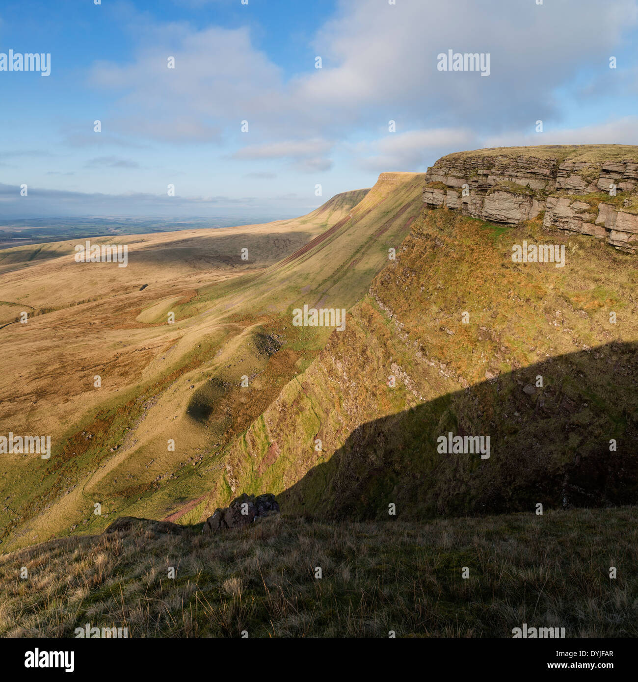 Blick entlang Carmarthen Fans - Bannau Sir Gaer in Richtung Picws Du, Black Mountain, Wales Brecon Beacons Nationalpark Stockfoto