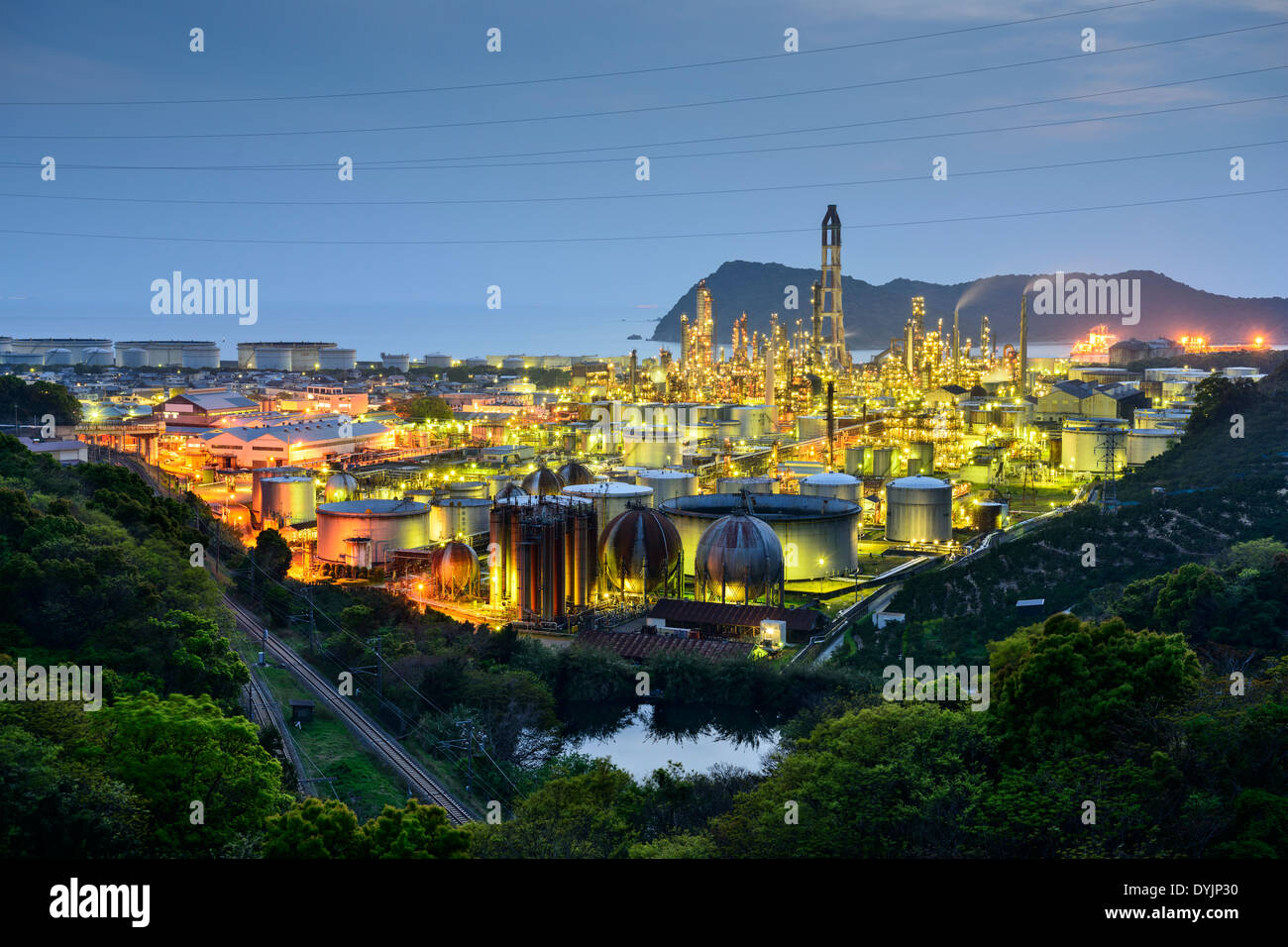 Öl-Raffinerien in Wakayama, Japan. Stockfoto