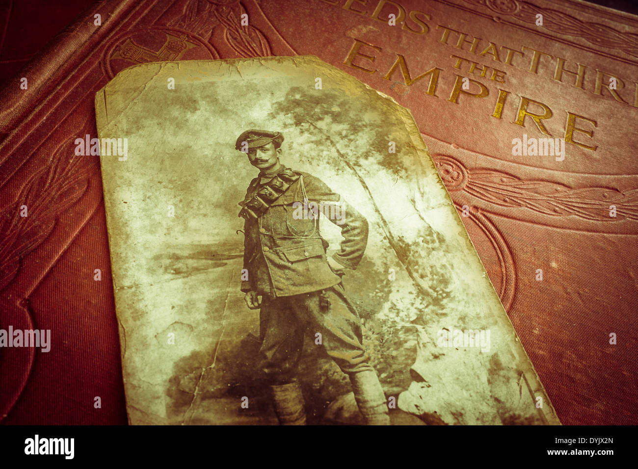 Foto von John Edward William Samuels (DCM, MM), der Royal Field Artillery, auf Volumen von Taten, die Nervenkitzel das Reich, in dem er zum Angebot. Stockfoto