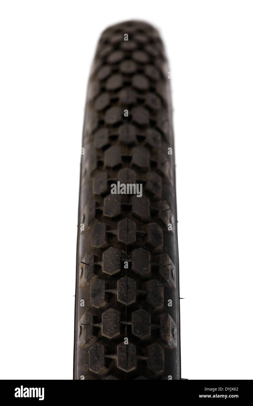 Detail von einem Fahrradreifen isoliert auf weiss. Stockfoto