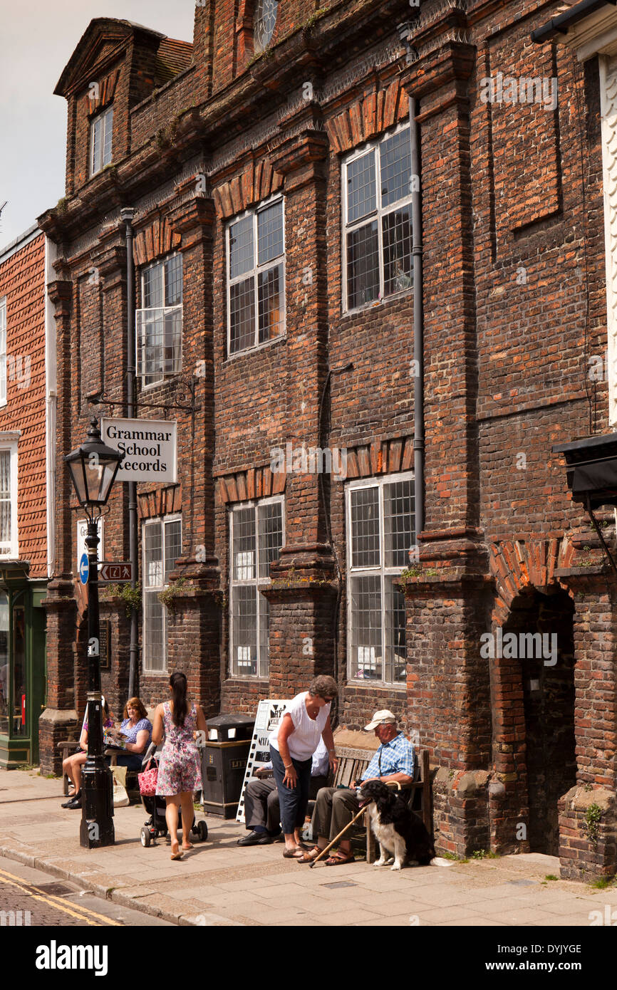 Großbritannien, England, East Sussex, Rye, High Street, Old Grammar School Plattenladen Stockfoto