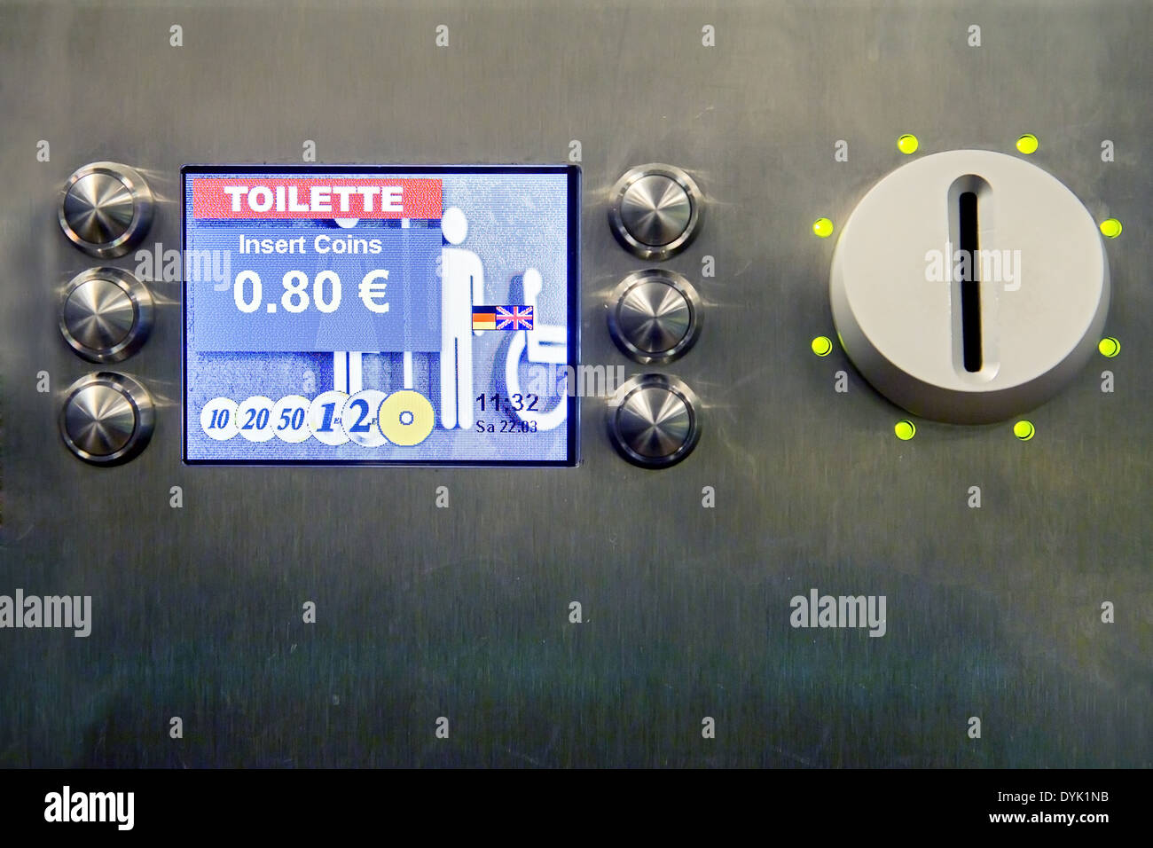 Gebühr auf der Toilette - Selbstbedienung automatisieren Stockfoto