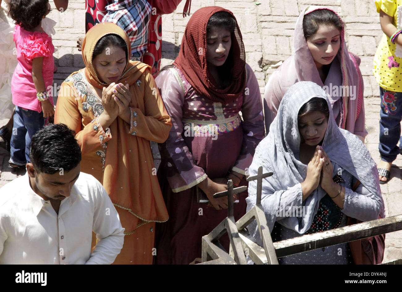 Lahore. 20. April 2014. Pakistanische Christen teilnehmen Ostermesse im östlichen Pakistan Lahore am 20. April 2014. © Schröder/Xinhua/Alamy Live-Nachrichten Stockfoto
