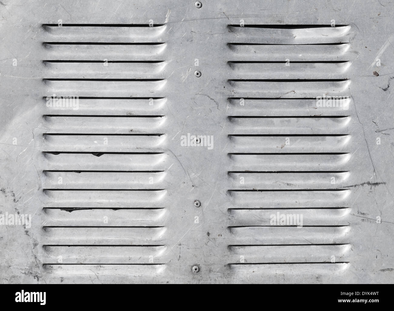 Hintergrund mit glänzendem Metall Lüftung Gitter-Platten Stockfoto