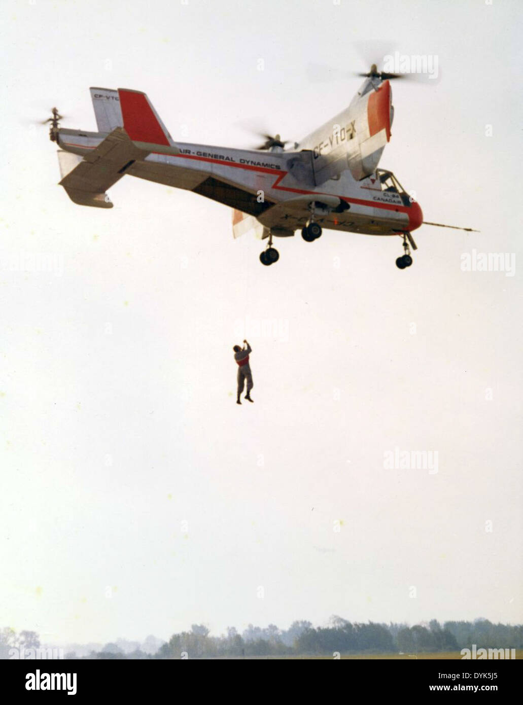 Die Canadair CL-84 Dynavert war ein experimentelles Kippflügelflugzeug, das für die kanadischen Streitkräfte entwickelt wurde. Er verfügte über Short Take-off and Landing (STOL)-Fähigkeiten und wurde von einem Lycoming T53-Motor angetrieben. Stockfoto