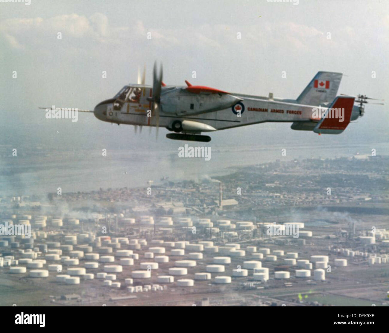 Die Canadair CL-84 Dynavert war ein kanadisches Experimentalflugzeug, das für vertikale Starts und Landungen (VTOL) entwickelt wurde. Sie wurde von den kanadischen Streitkräften für experimentelle Flugversuche zur Neigeflügel-Technologie eingesetzt. Stockfoto