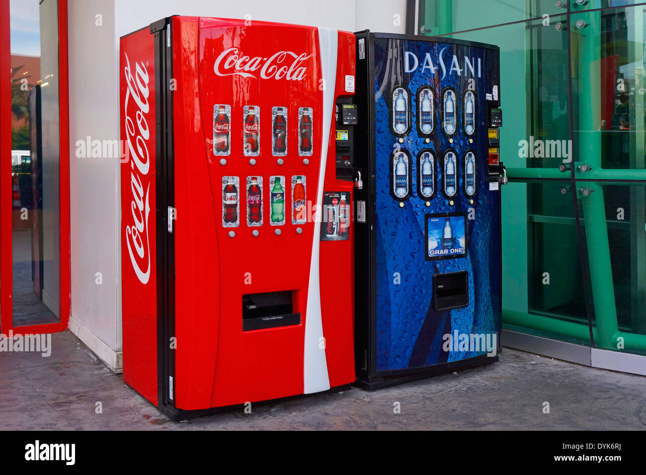 Alkoholfreie Getränke und Wasser-Automaten Stockfoto