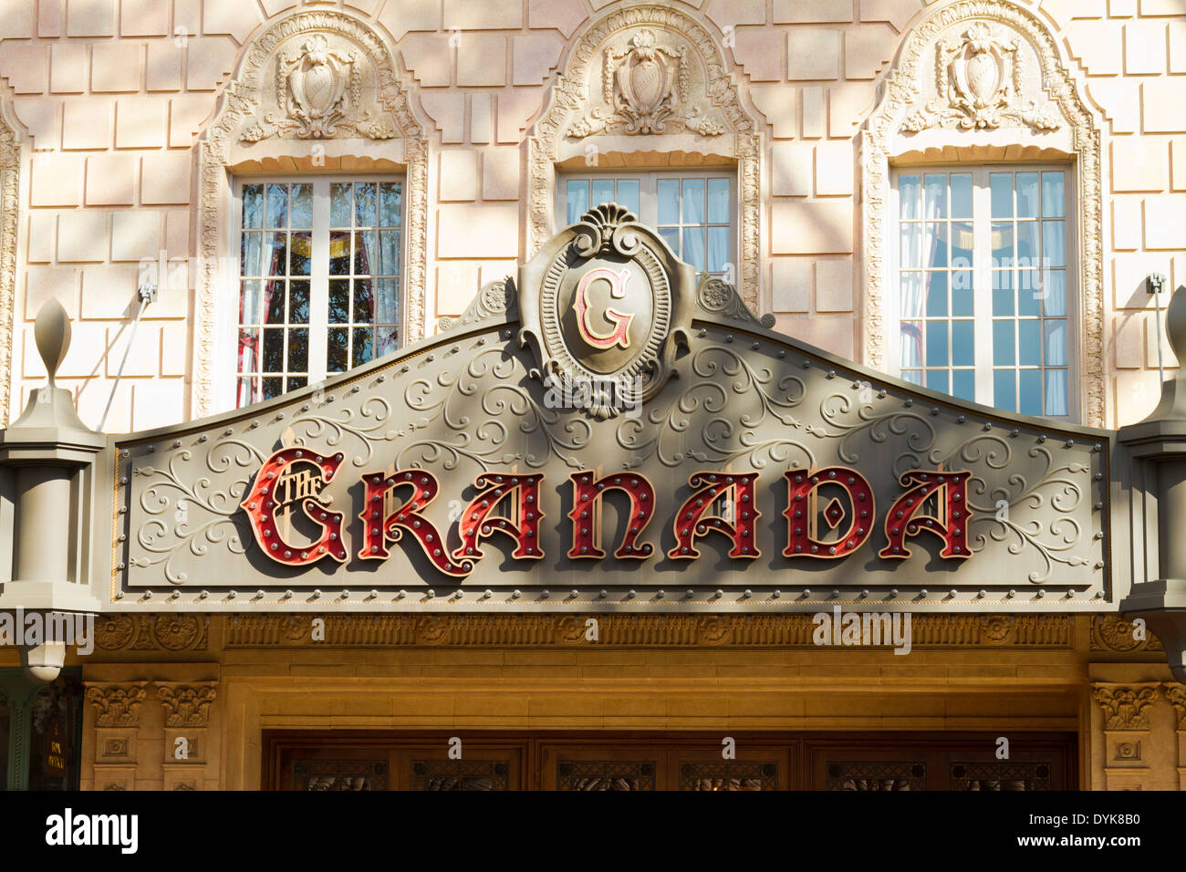 Detail-Ansicht von der Straße des Markgrafen von Granada Theater auf der State Street in der Innenstadt von Santa Barbara, Kalifornien. Stockfoto