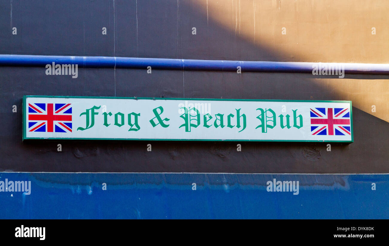 Zeichen für Frosch und Pfirsich Pub in Santa Barbara, Kalifornien. Stockfoto