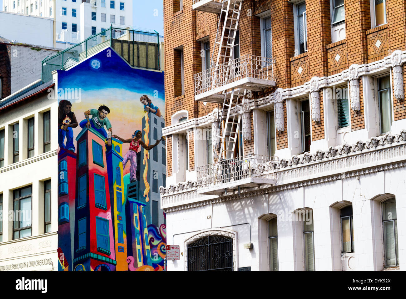 Wandbild auf Seite des Gebäudes im Tenderloin District von San Francisco. Stockfoto