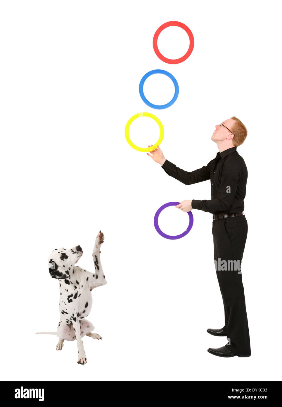 Junger mann mit ringen jonglieren -Fotos und -Bildmaterial in hoher  Auflösung – Alamy