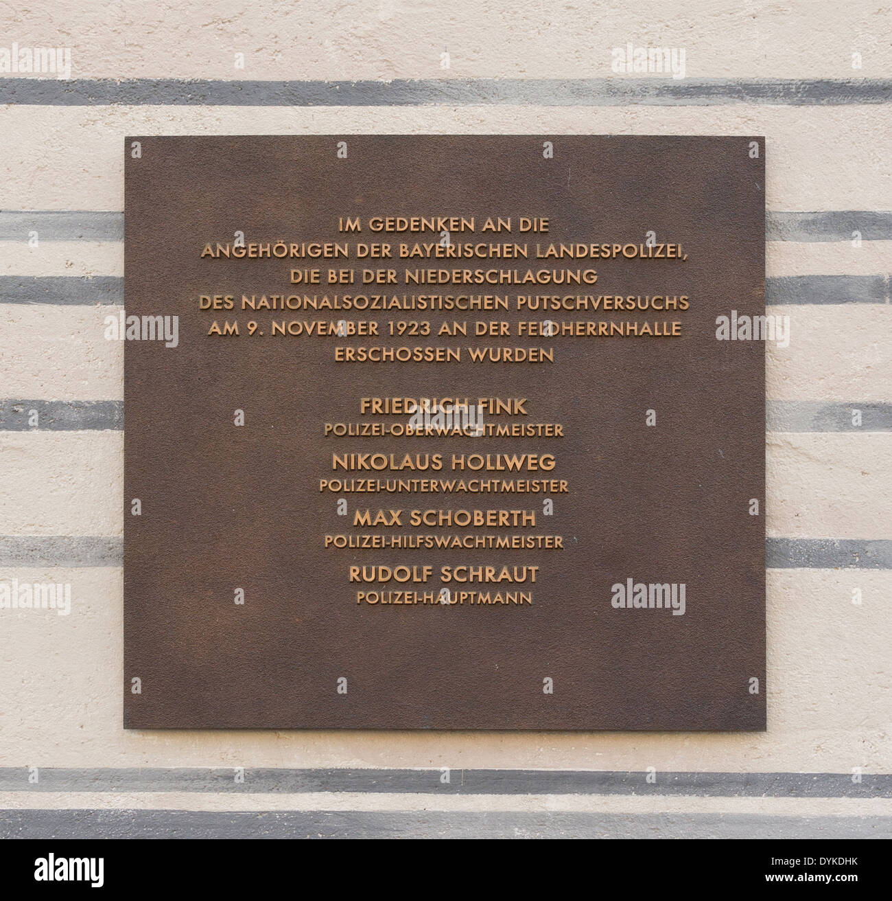Gedenktafel in memoriam der vier Polizisten getötet in Pflicht in den Auseinandersetzungen während Hitlers Putschversuch 1923. Odeon Stockfoto