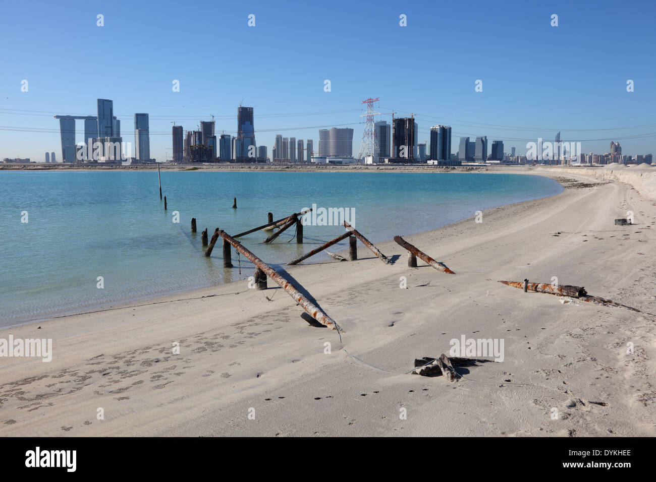 Ansicht von Abu Dhabi von Saadiyat Island, Vereinigte Arabische Emirate Stockfoto