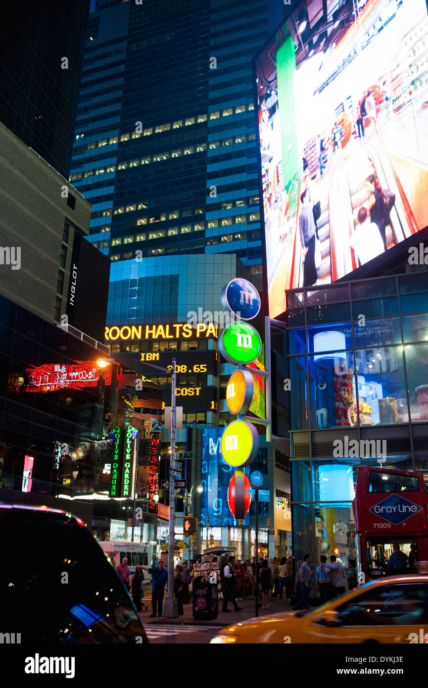 Beleuchteten Werbetafeln in der Dämmerung, Times Square New York City Stockfoto