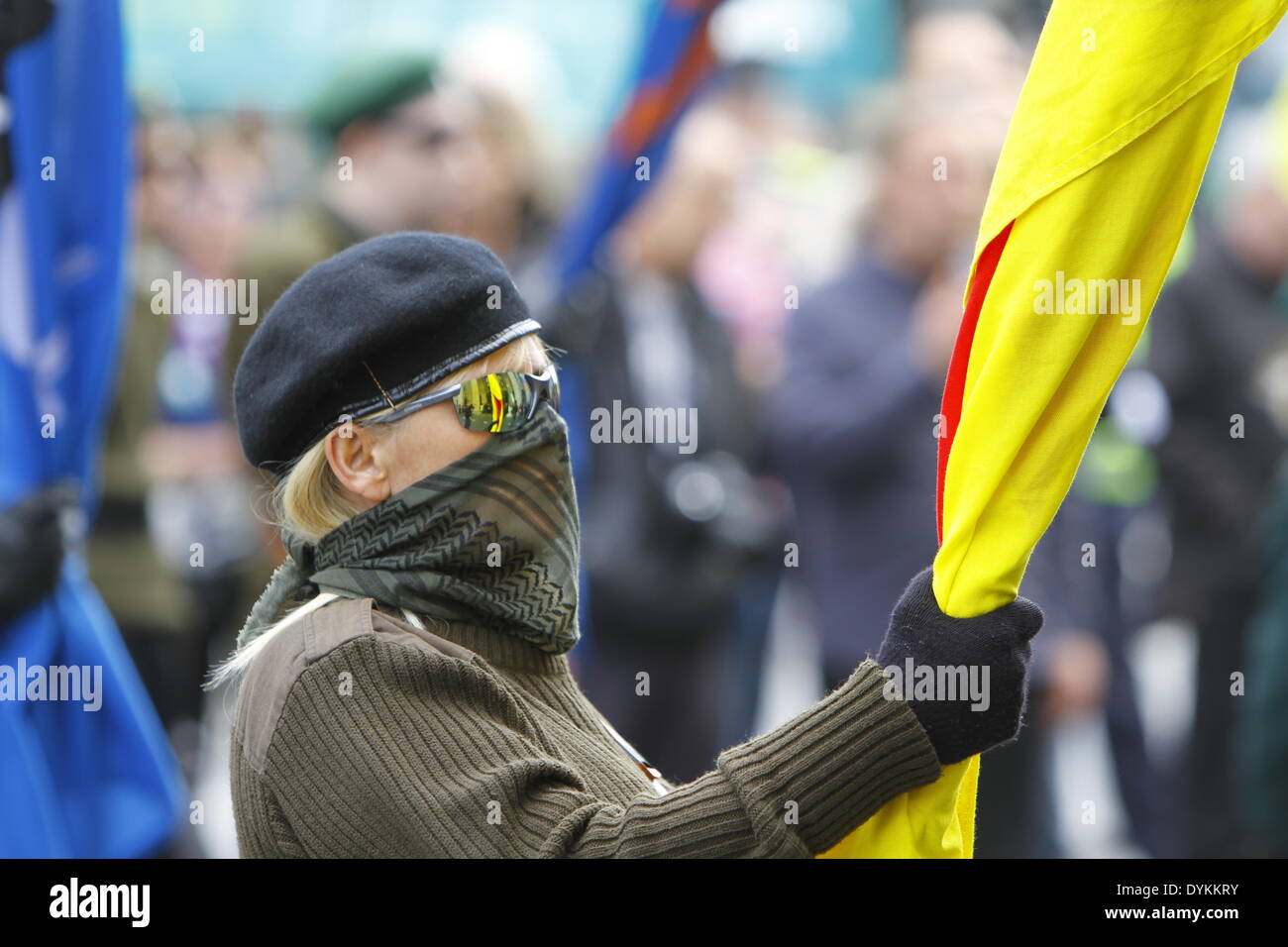 Dublin, Irland. 21. April 2014. Die Farbe close-up Portrait von einem Mitglied des Republican Sinn Féin Partei. Republican Sinn Féin statt eine Gedenkfeier zum 98. Jahrestag der Osteraufstand von 1916. Die Partei-Anhänger und eine Farbe Party marschierten aus dem Garden of Remembrance, das General Post Office (GPO) für eine Rallye. Bildnachweis: Michael Debets/Alamy Live-Nachrichten Stockfoto