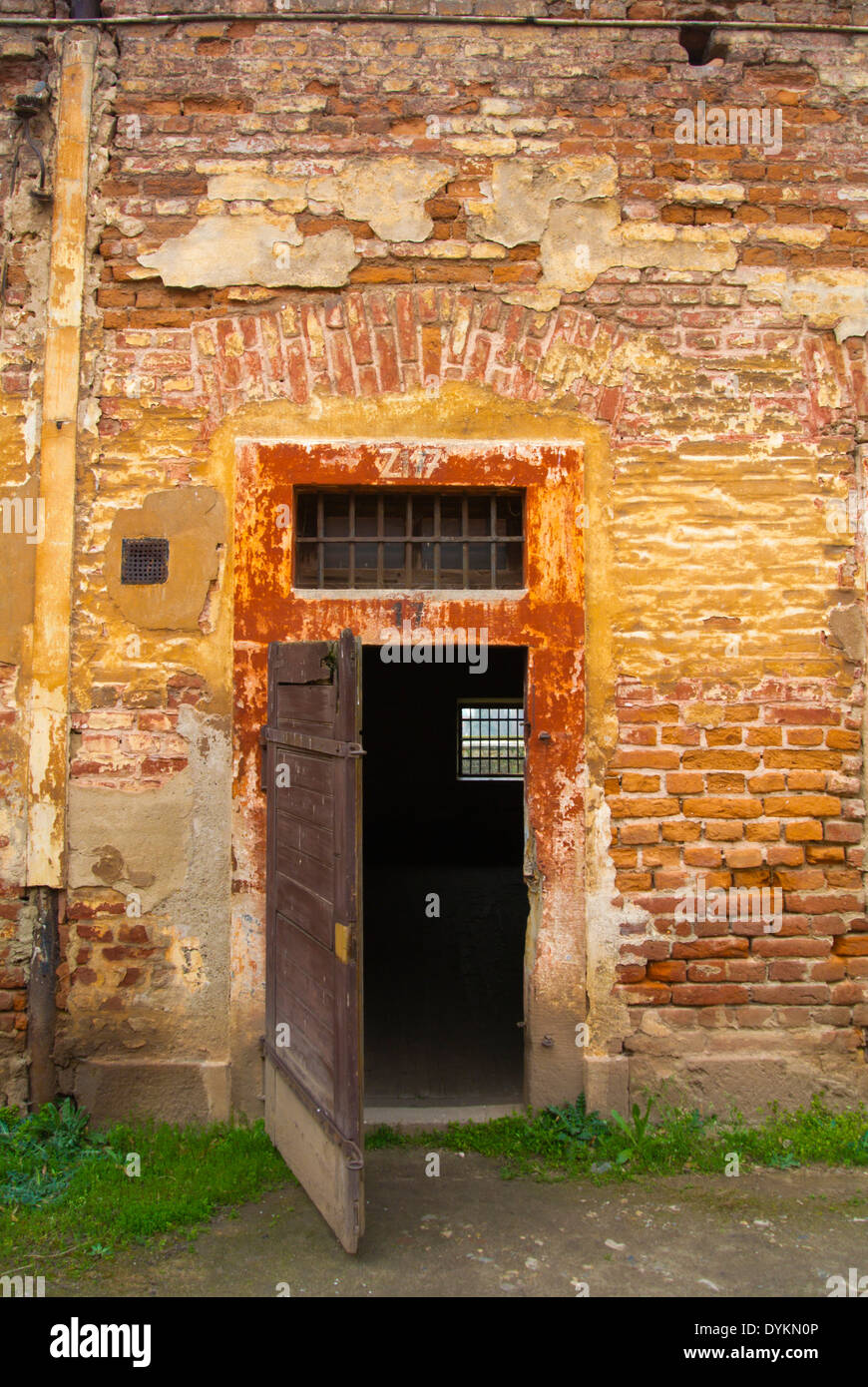 Tür zu Zellen, Block A, Mala Pevnost, die kleine Festung Theresienstadt, in der Nähe von Prag, Tschechische Republik, Europa Stockfoto