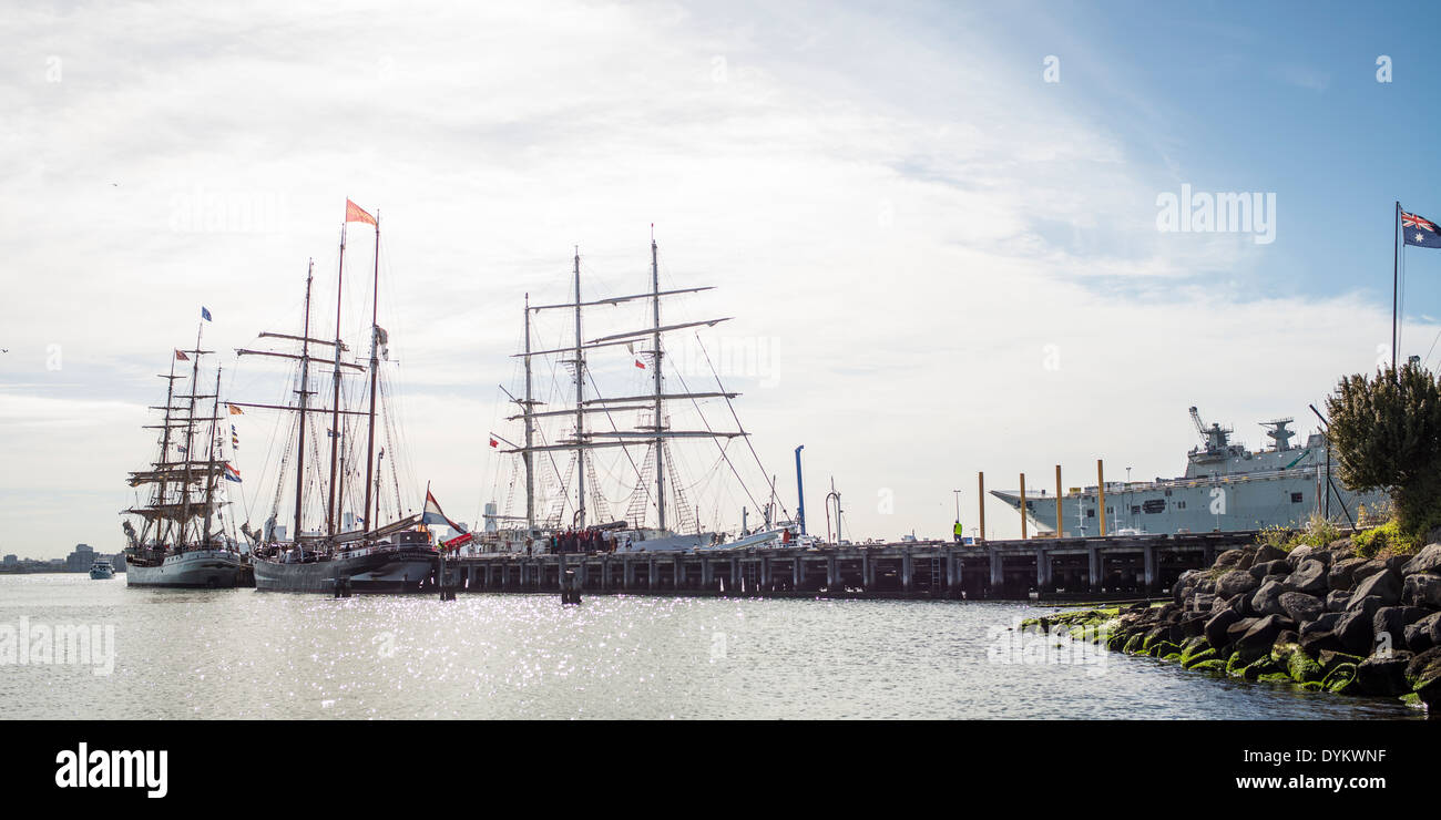 Quadratische Rigger und Flugzeugträger in Williamstown, Victoria Stockfoto