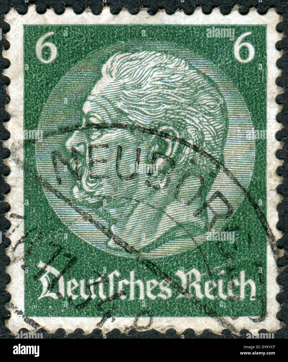 Briefmarke gedruckt in Deutschland (Deutsches Reich), zeigt der 2. Bundespräsident, Paul von Hindenburg Stockfoto