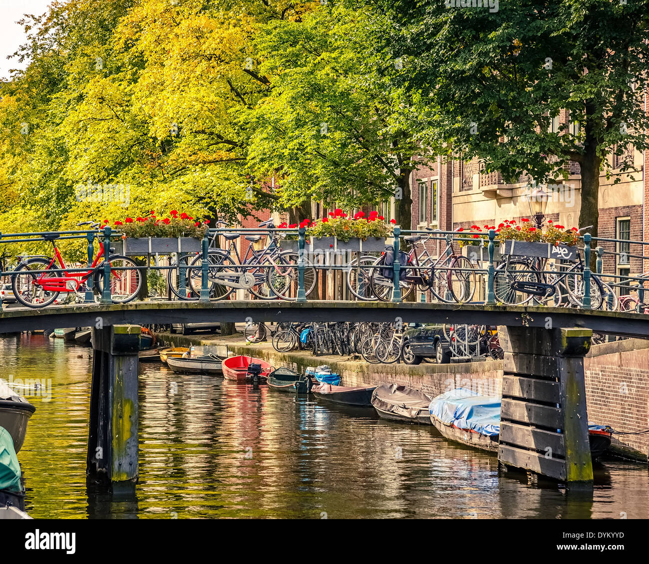 Kanal in Amsterdam Stockfoto