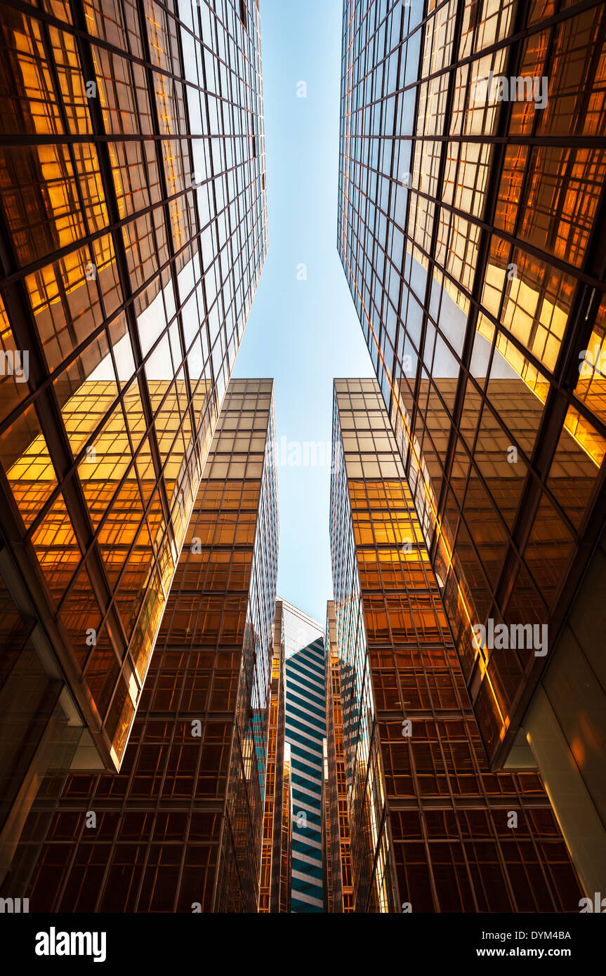 Glas kommerziellen Wolkenkratzer in Perspektive, Hong Kong Stockfoto