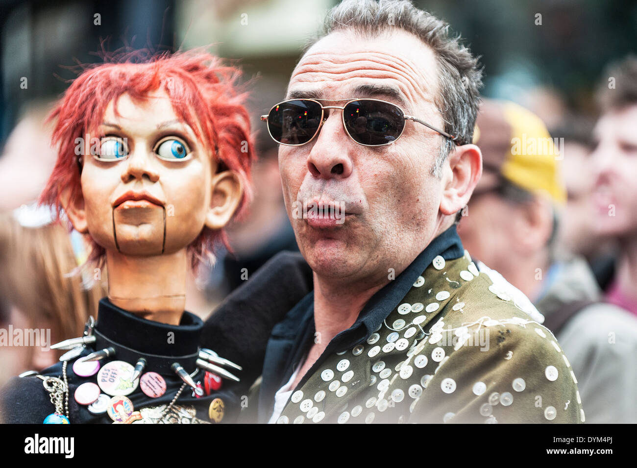 Jud Charlton und Fillis mädesüß an der Berwick Street in Soho Datensatz Tag erscheinen. Stockfoto