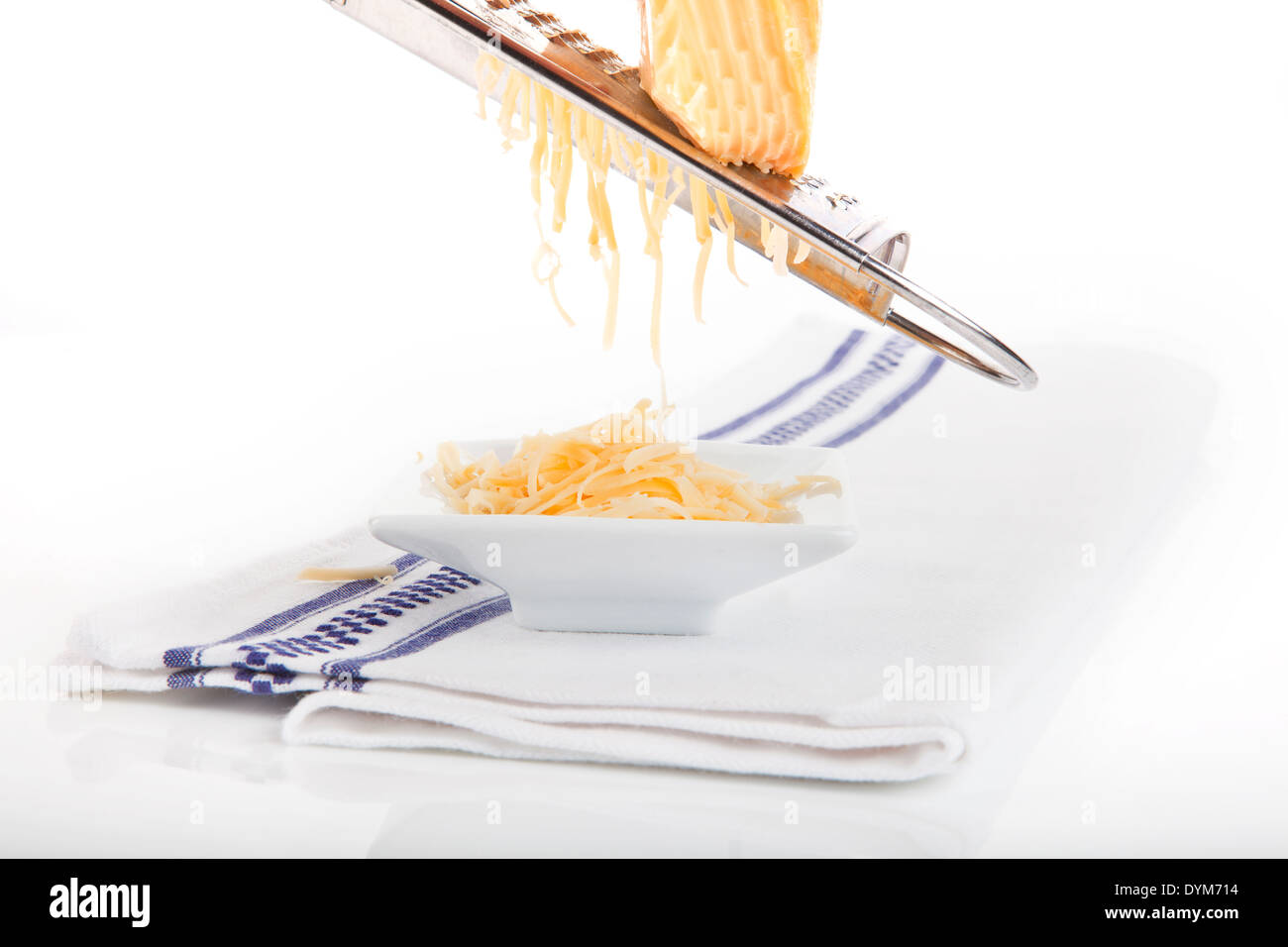 Grated gouda cheese -Fotos und -Bildmaterial in hoher Auflösung – Alamy