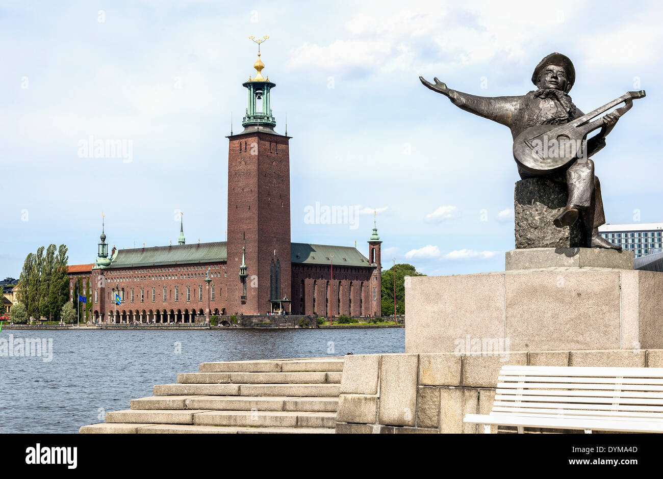 Skulptur von einem Lautenspieler vor Stockholm Rathaus Stockholms Stadshus, Stockholm, Stockholms län, Schweden Stockfoto