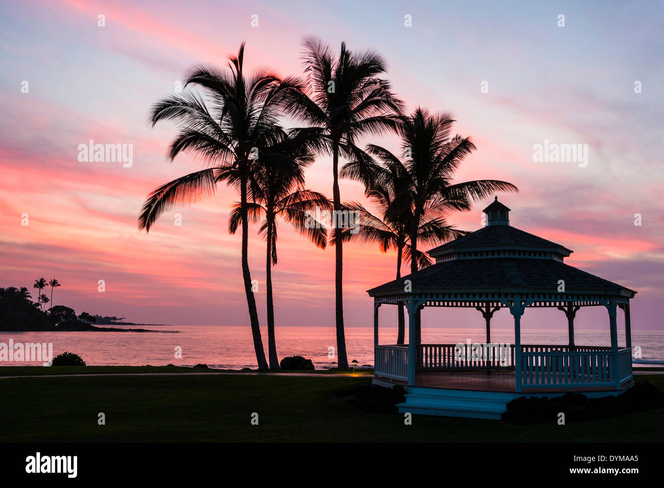 Pavillon, Sonnenuntergang auf dem Strand, Kohala Coast, Big Island, Hawaii, USA Stockfoto
