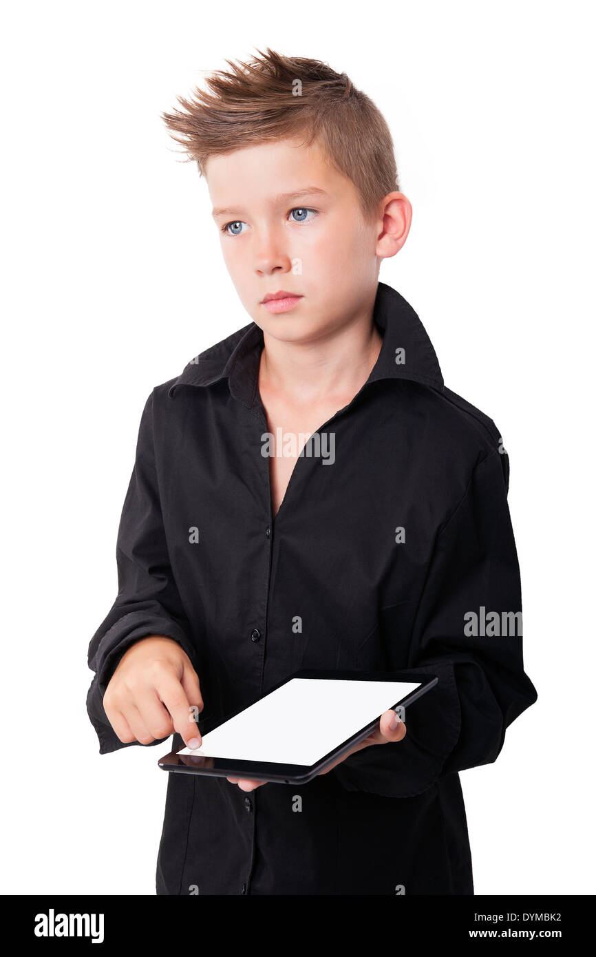 Charmante junge halten und berühren Tablet-Bildschirm mit Finger isoliert auf weißem Hintergrund. Stockfoto