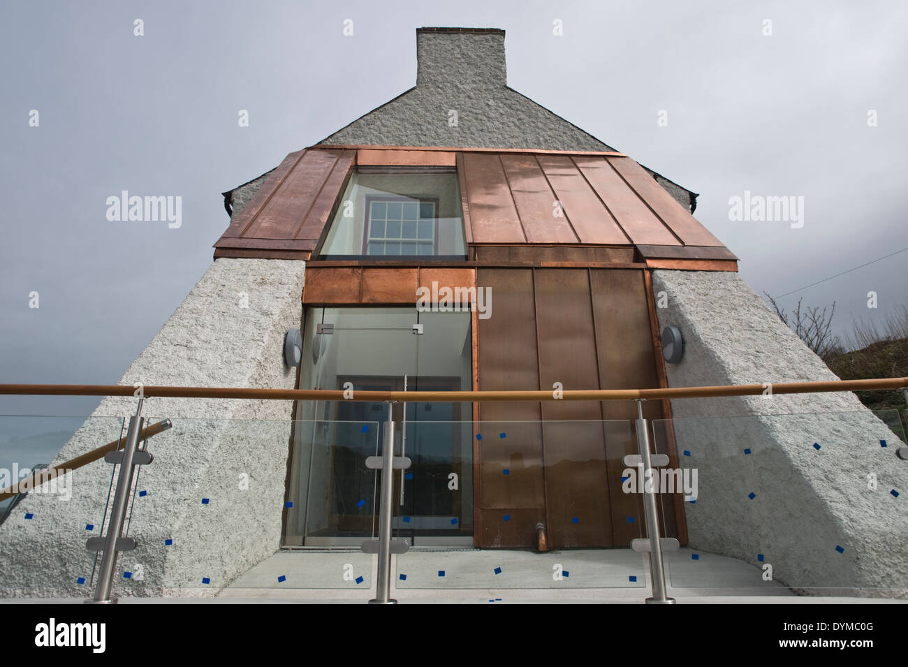 Gebäude mit Kupfer Verkleidung Amlwch Hafen Anglesey North Wales UK Stockfoto