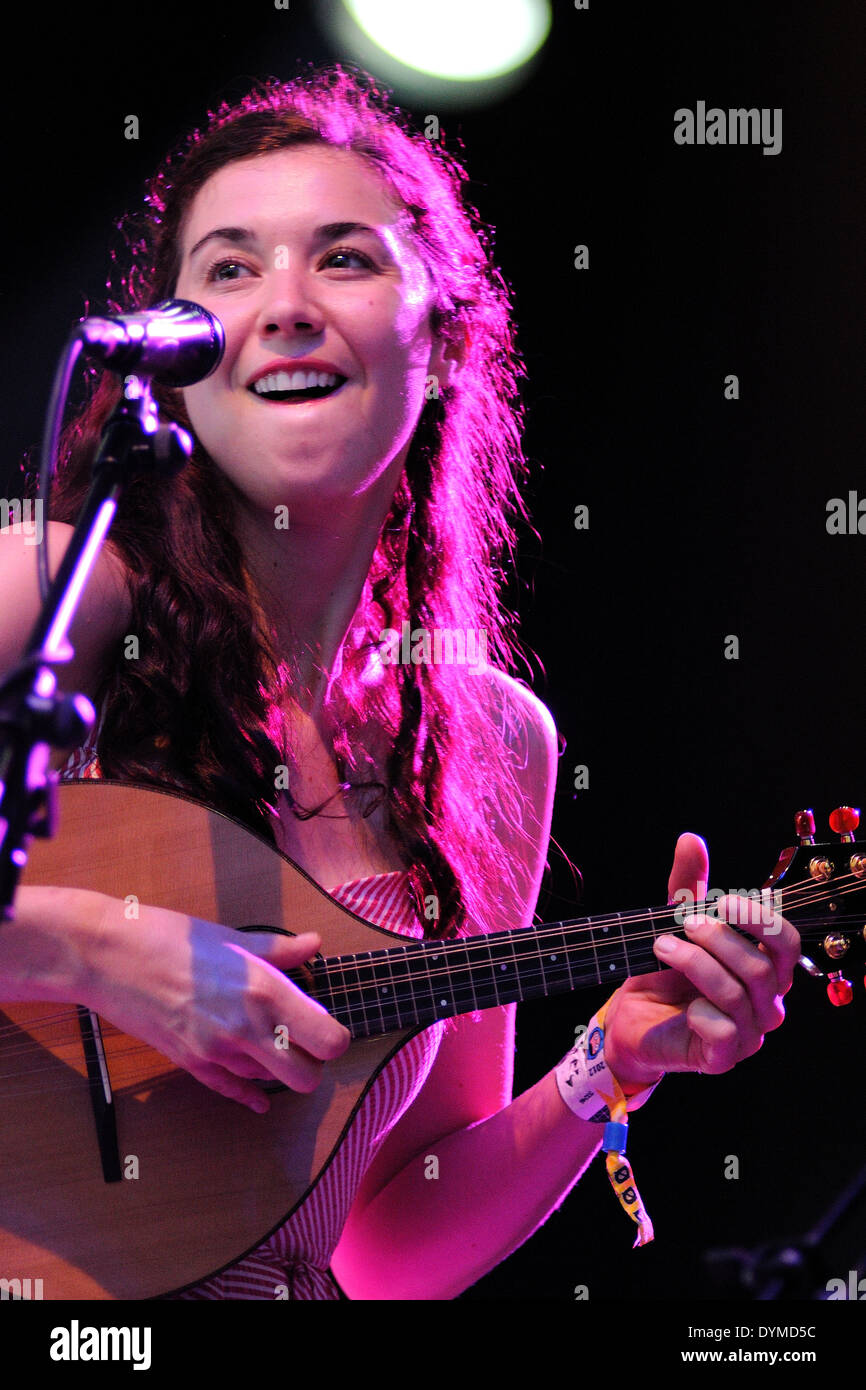 BENICASSIM, Spanien - Juli 12: Lisa Hannigan führt auf FIB am 12. Juli 2012 in Benicassim, Spanien. Stockfoto