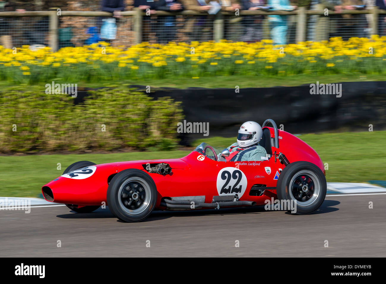 1959 Elva-BMC 100 mit Fahrer Robin Lackford, Threlfall Cup Rennen, 72. Goodwood Mitgliederversammlung, Sussex, UK. Stockfoto