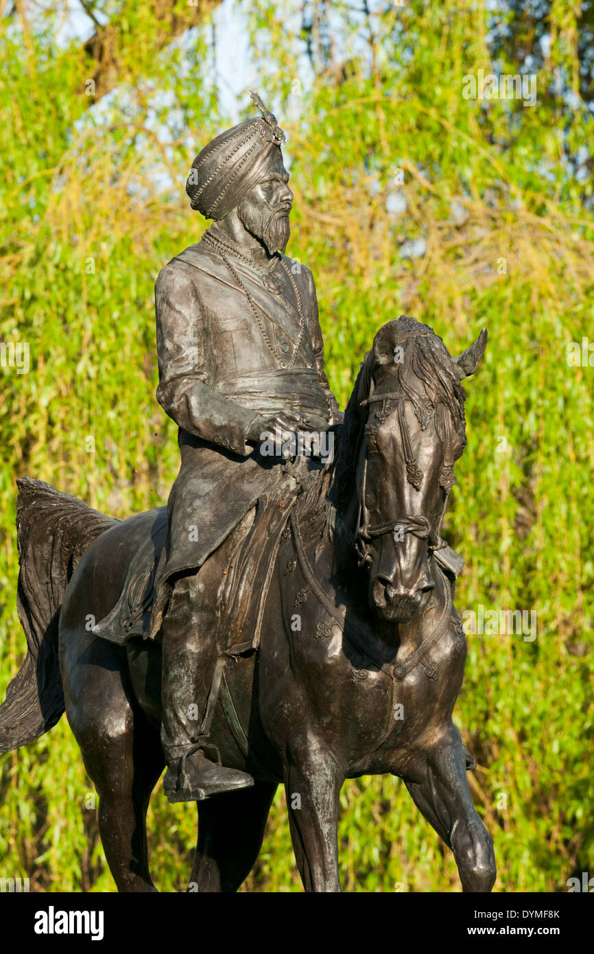 Maharaja Duleep Singh auf dem Pferd, Bronzestatue auf Butten Island, Thetford Großbritannien unscharf Stockfoto