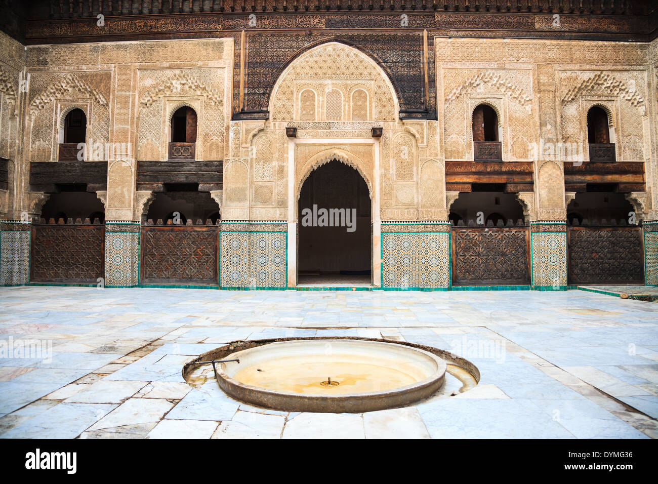 Hof der Bou Inania Madrasa in Fez, Marokko Stockfoto