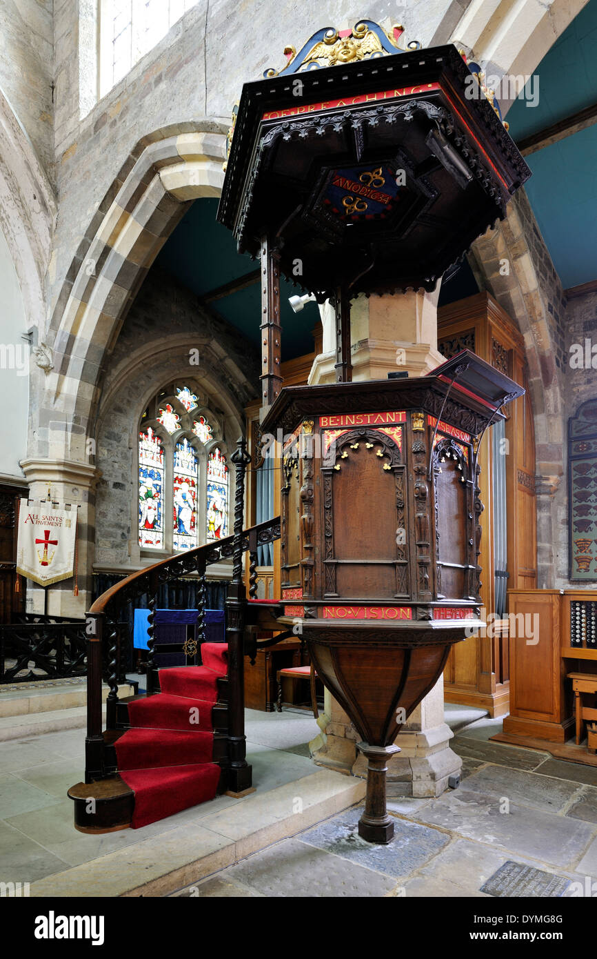 Die imposante hölzerne Kanzel geschnitzt im Jahre 1634, die von John Wesley in All Saints Church, Pflaster, City of York, England verwendet wurde Stockfoto